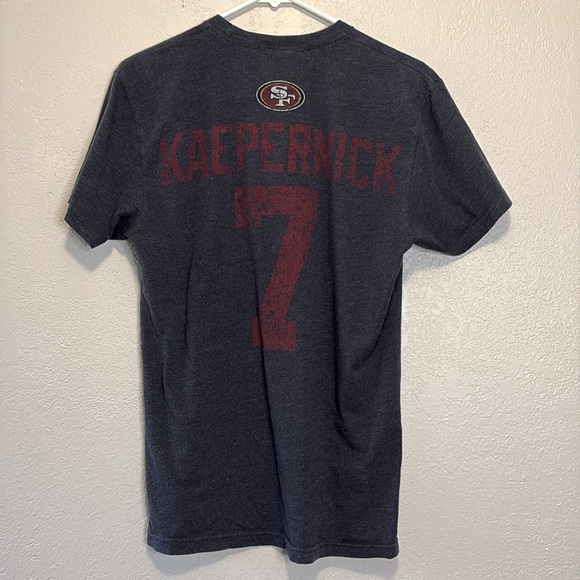 SF 49ers Kapernick 7 T-shirt small - Picture 2 of 5